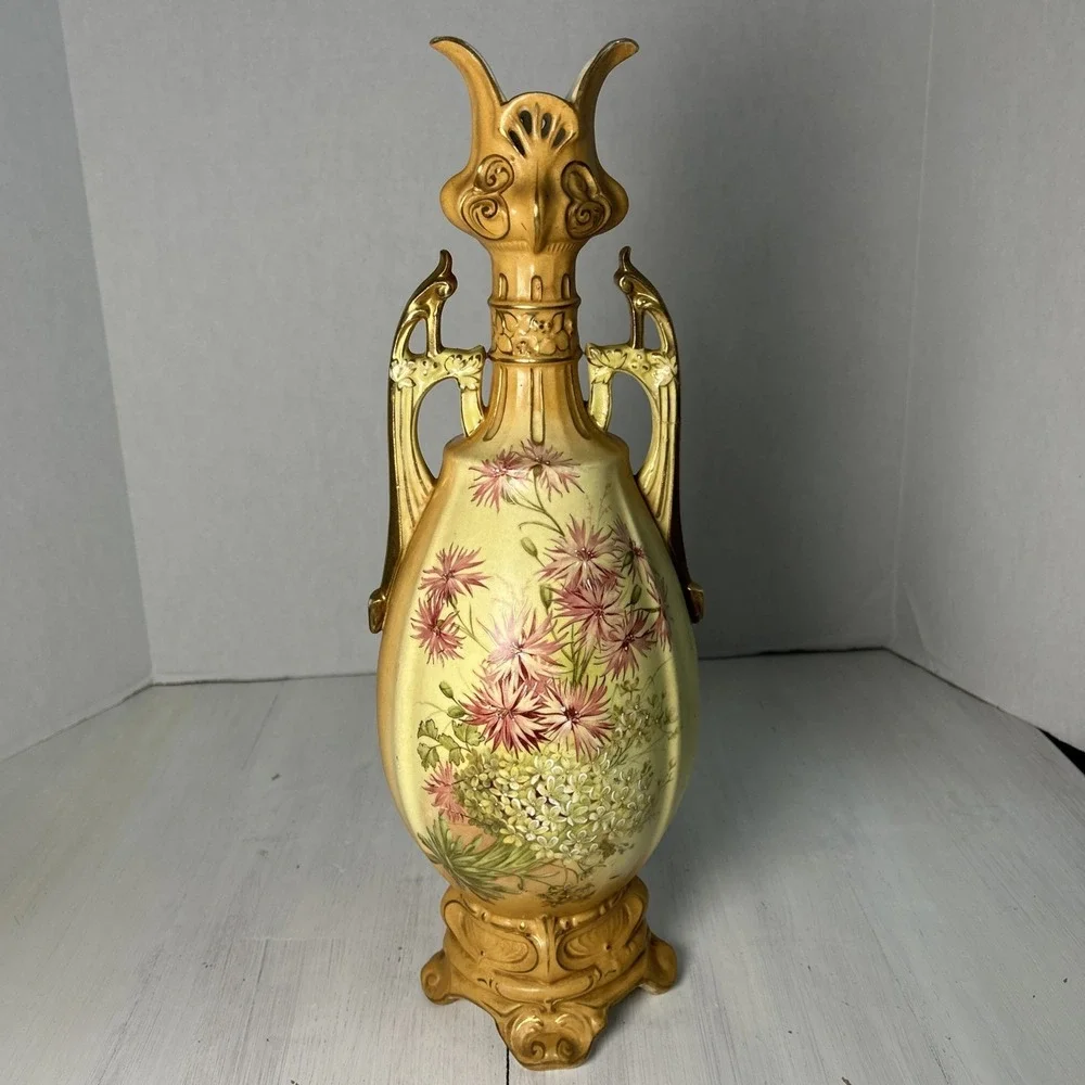 ANTIQUE ROYAL WETTINA FOOTED VASE-AUSTRIA-ROBERT‎ HANKE LATE 19th CENTURY 1508